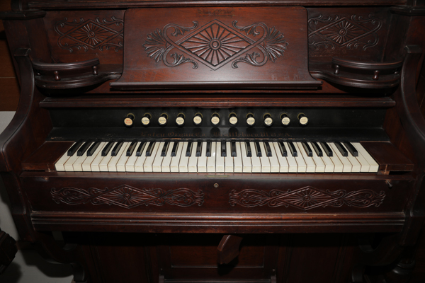 Estey社リードオルガン